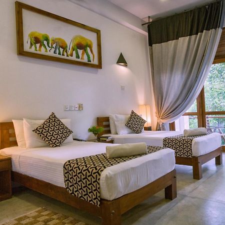 Hotel Athgira Udawalawe Buitenkant foto