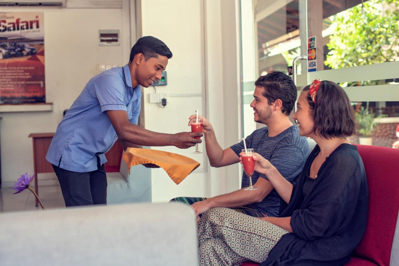 Hotel Athgira Udawalawe Buitenkant foto