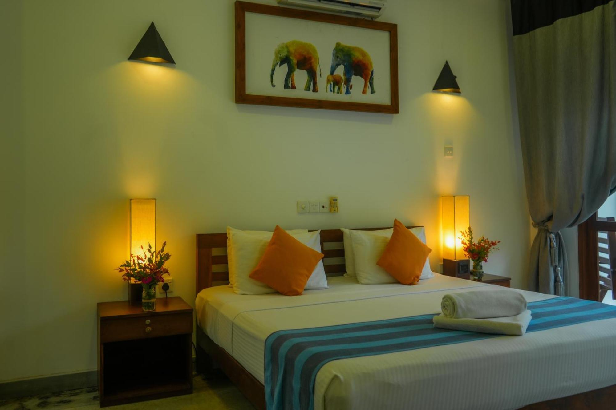 Hotel Athgira Udawalawe Buitenkant foto