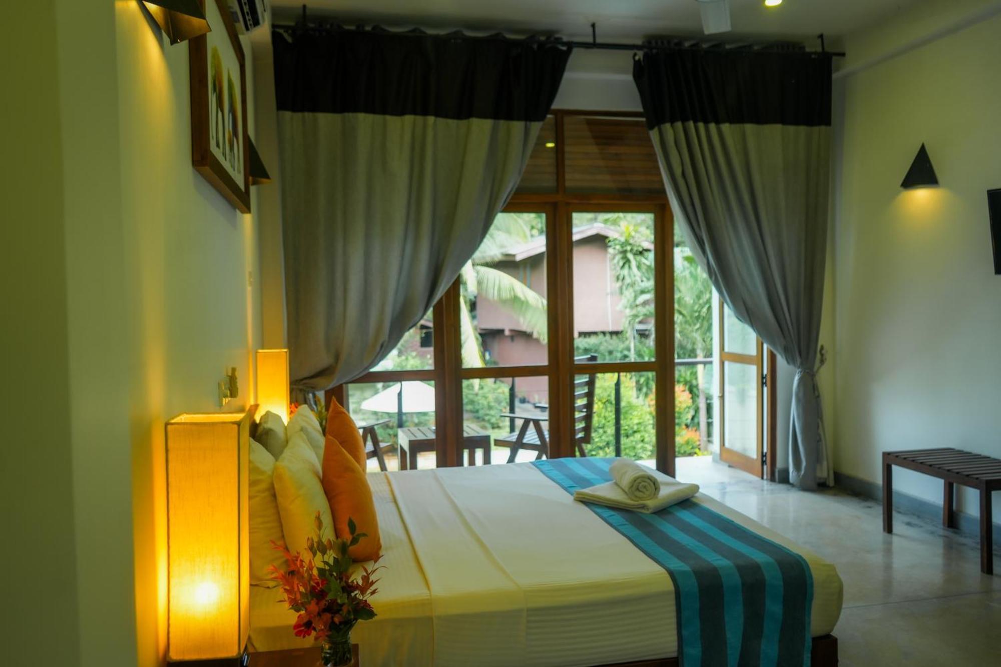 Hotel Athgira Udawalawe Buitenkant foto
