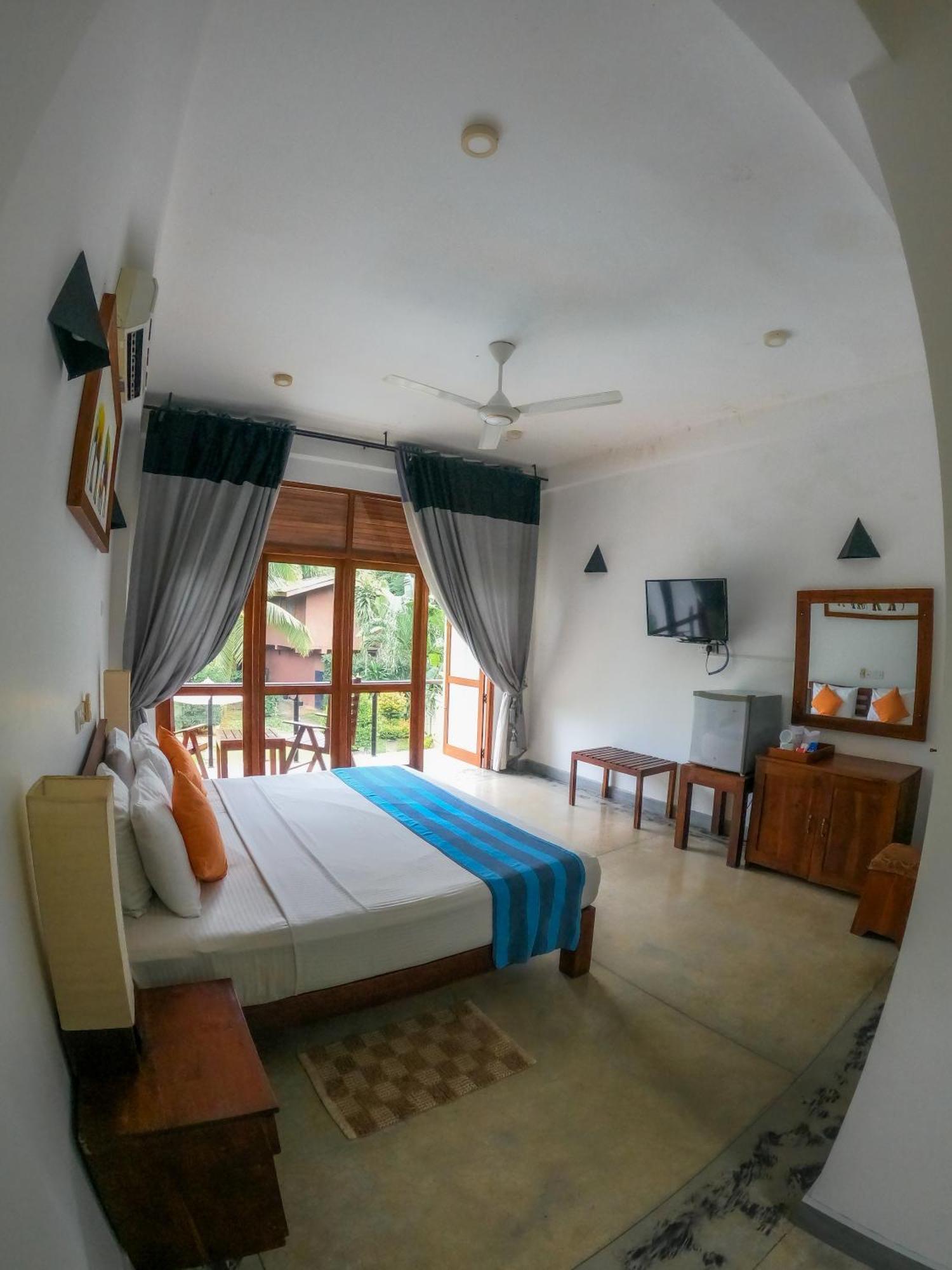 Hotel Athgira Udawalawe Buitenkant foto