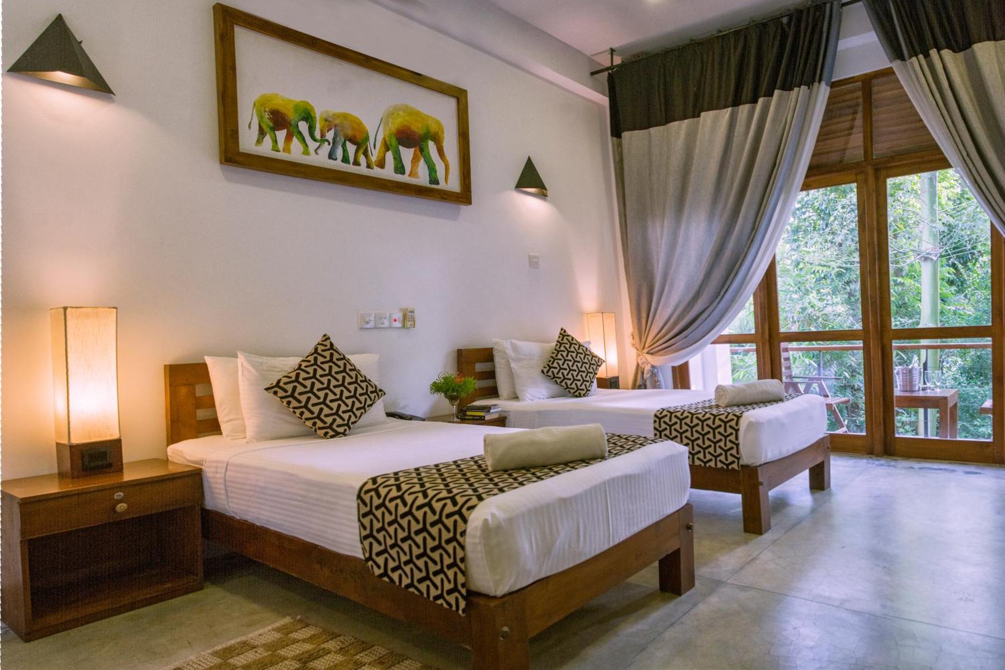 Hotel Athgira Udawalawe Buitenkant foto