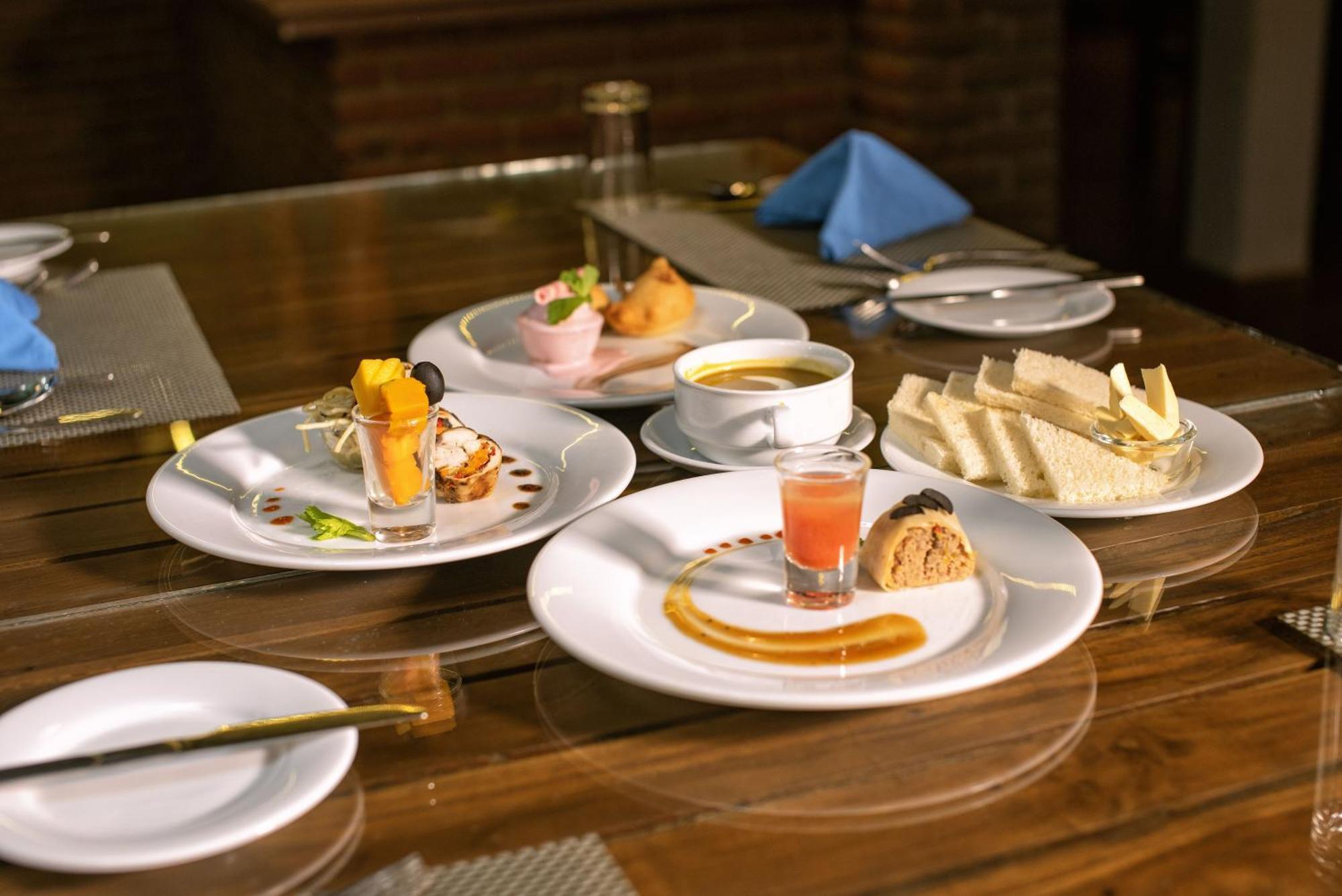Hotel Athgira Udawalawe Buitenkant foto