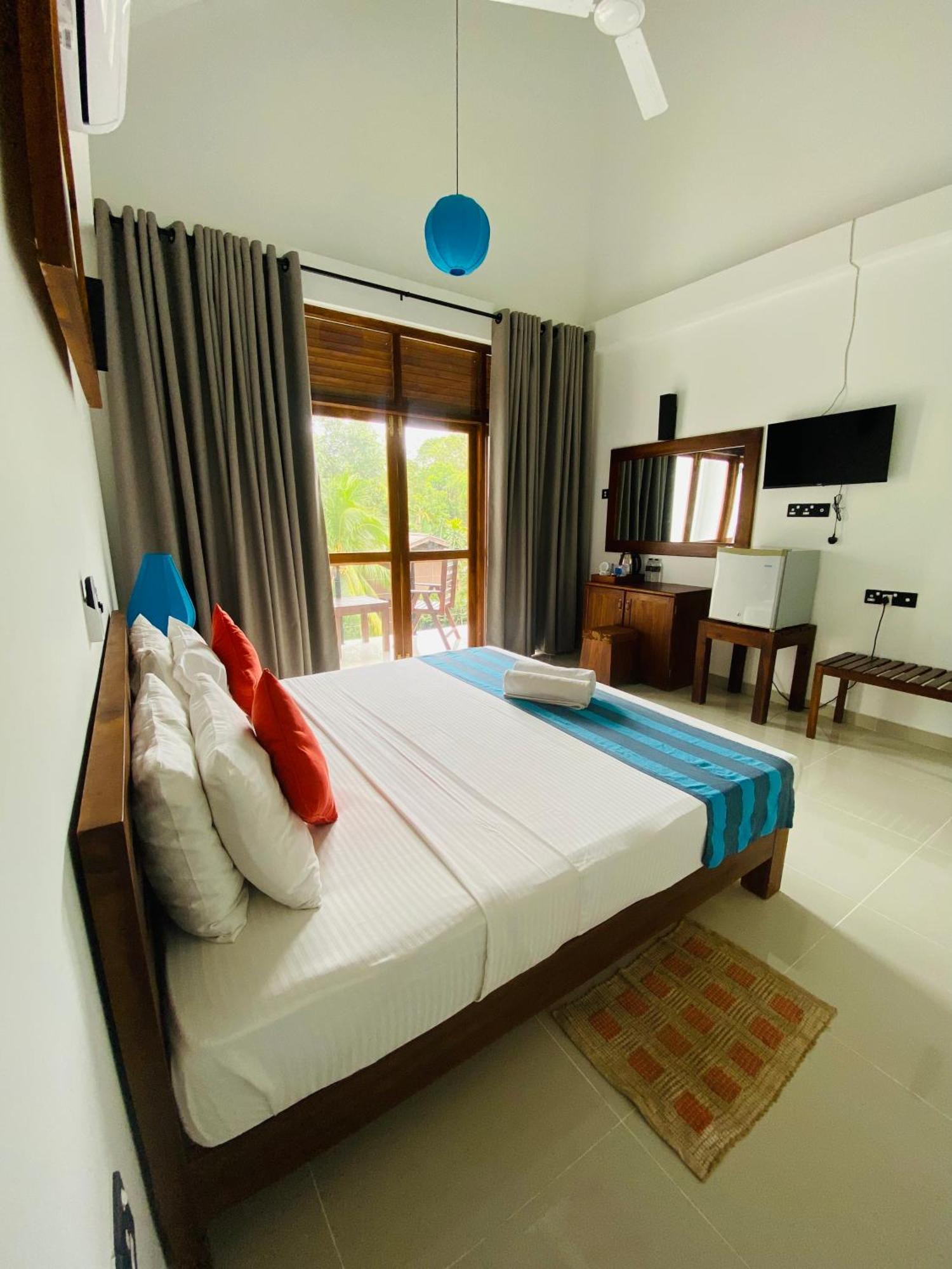 Hotel Athgira Udawalawe Buitenkant foto