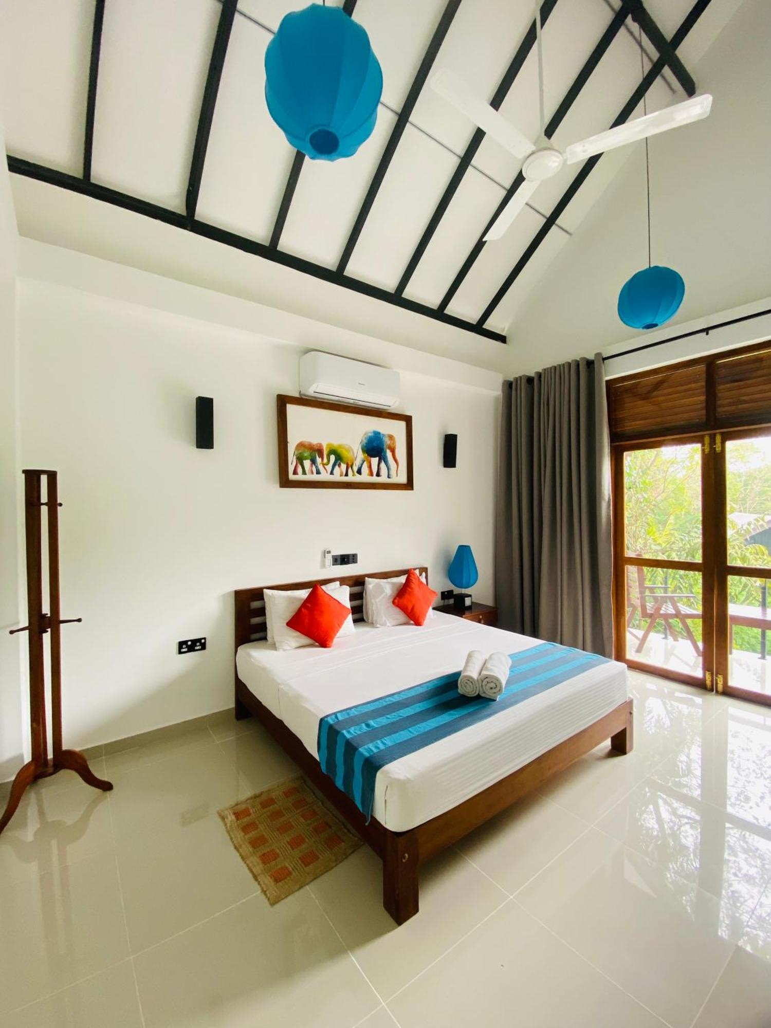 Hotel Athgira Udawalawe Buitenkant foto