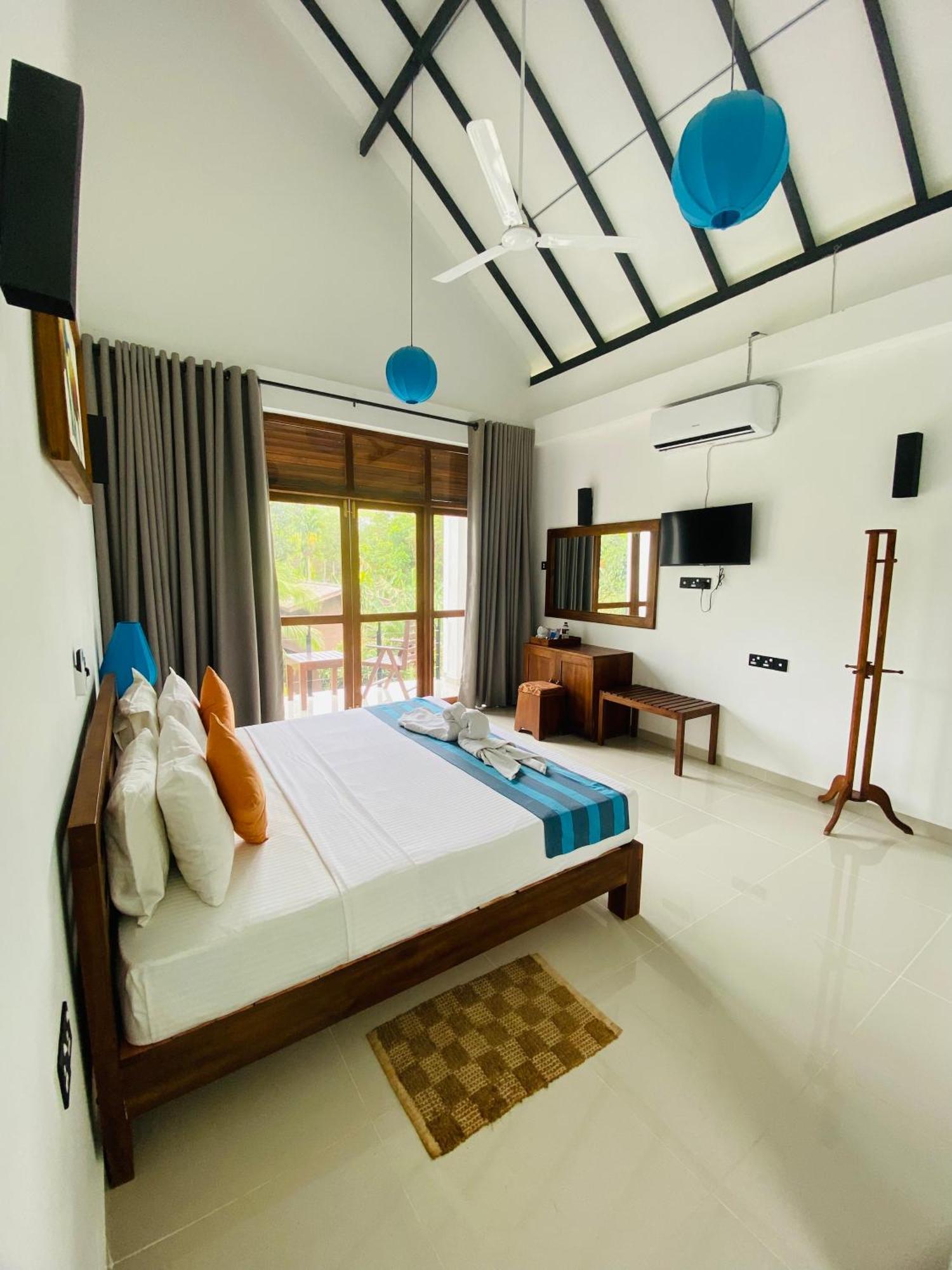 Hotel Athgira Udawalawe Buitenkant foto