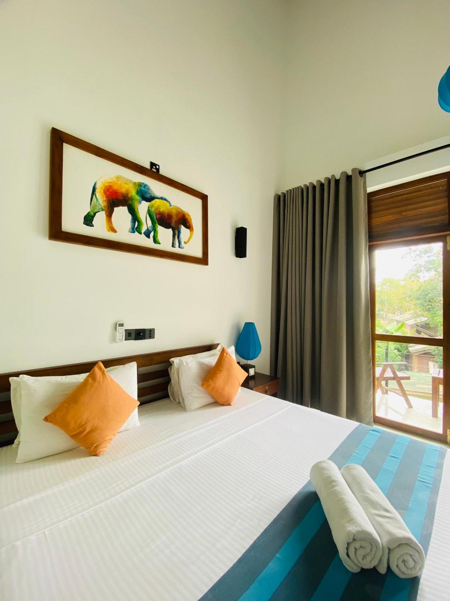 Hotel Athgira Udawalawe Buitenkant foto