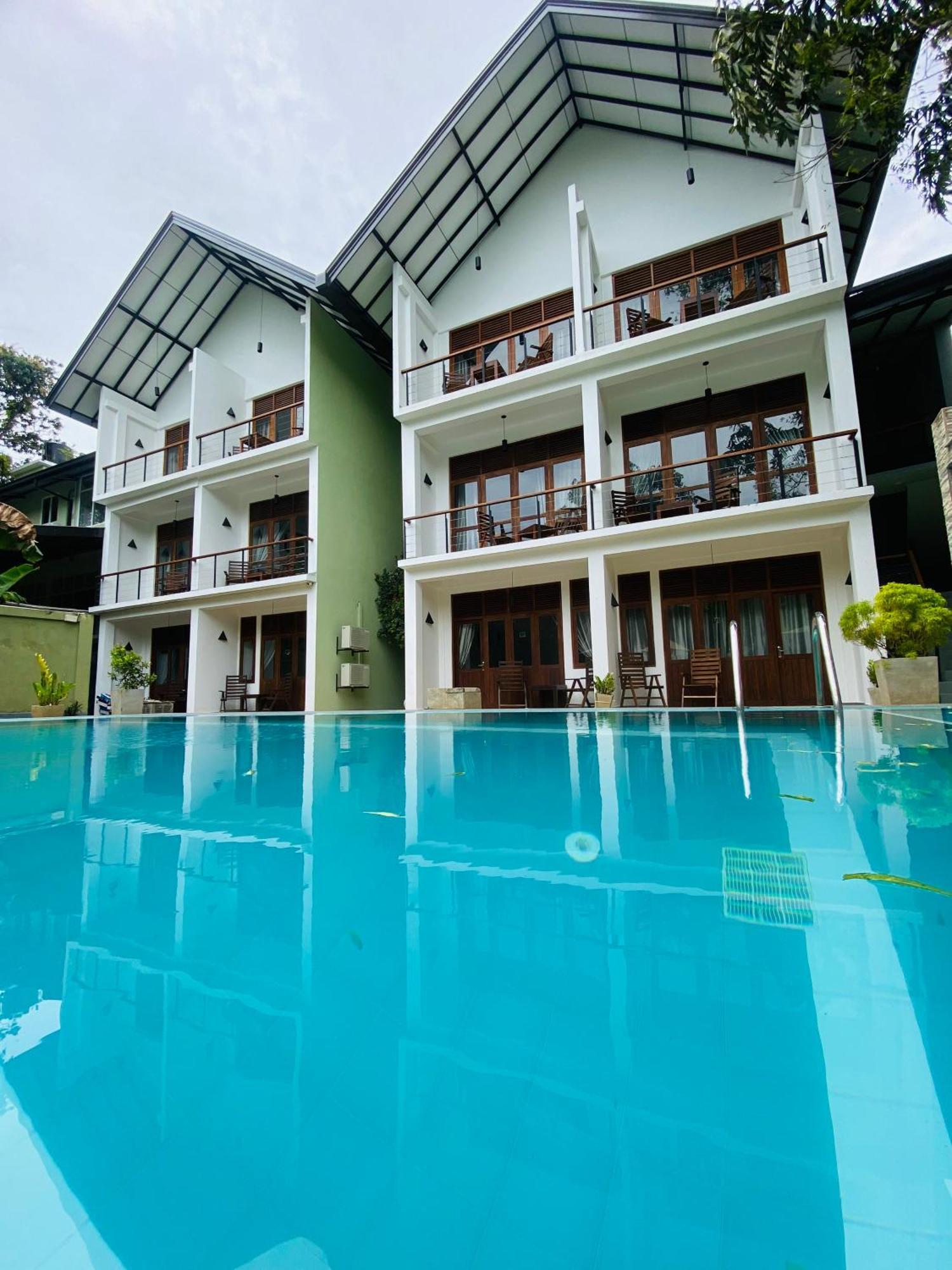 Hotel Athgira Udawalawe Buitenkant foto