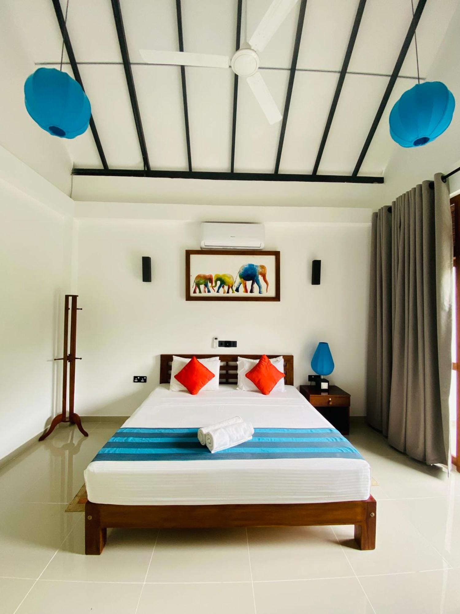 Hotel Athgira Udawalawe Buitenkant foto