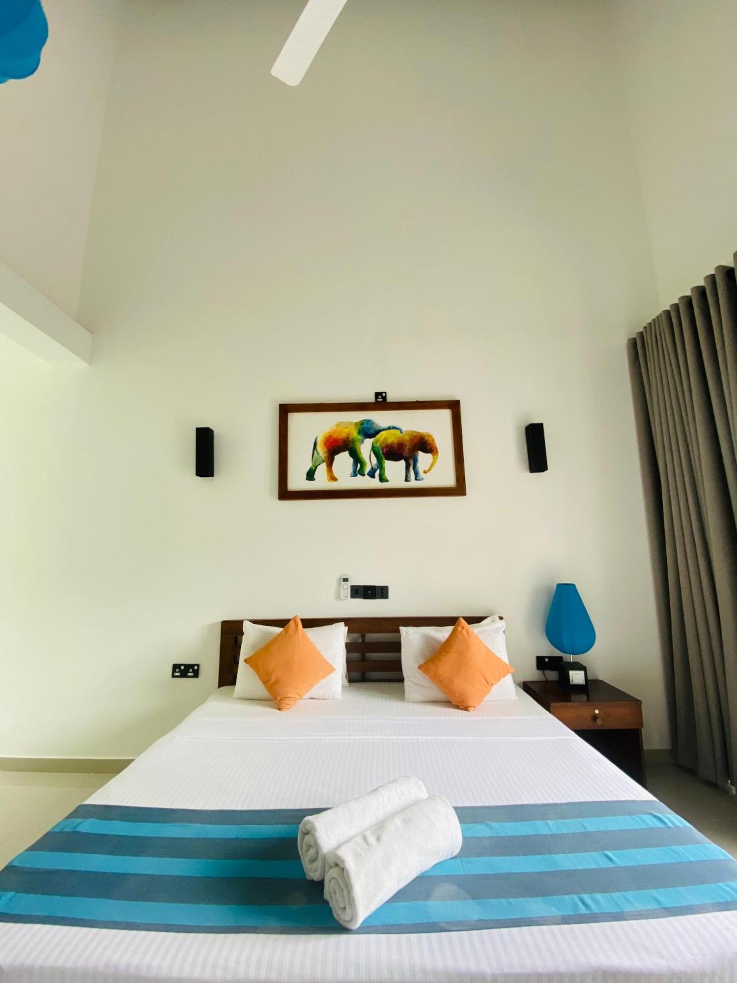 Hotel Athgira Udawalawe Buitenkant foto