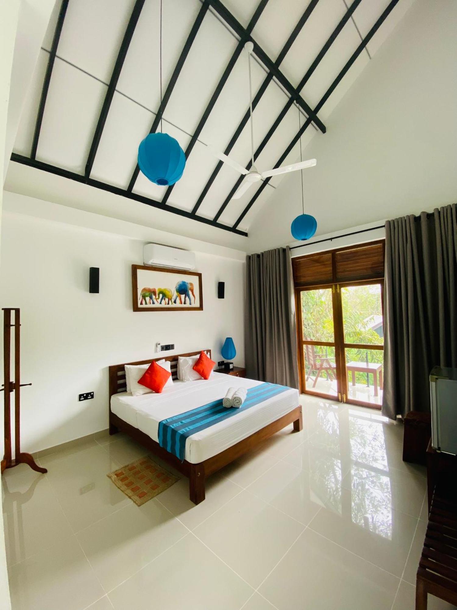 Hotel Athgira Udawalawe Buitenkant foto
